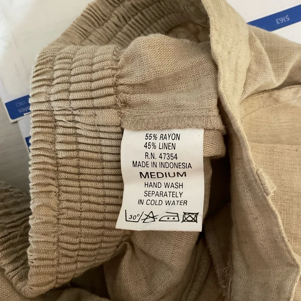Beige Embroidered Women's Shorts. Linen blend. Size M